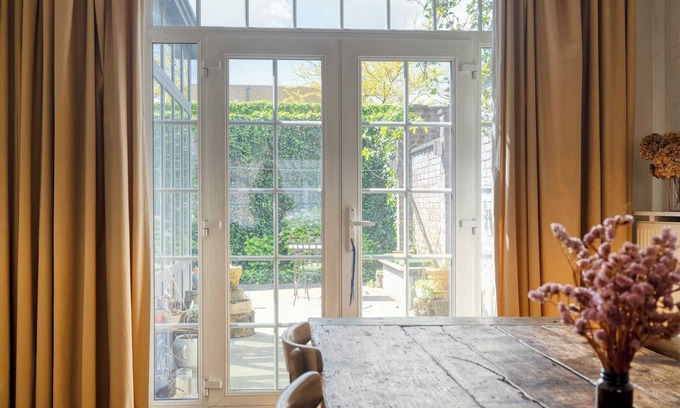 East Flanders House | Stylish 3BR Haven with garden