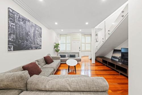 Ultimo House | Stylish 3BR House with parking & ICC&Darling Harbour-8 mins walk