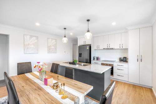 Austins Ferry Apartment | Stylish 4BR Family Escape with Deck & Views Near MONA