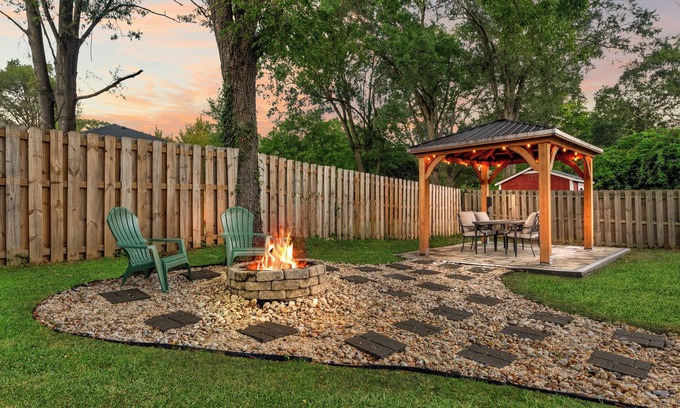 Plaza Midwood House | Stylish 4BR Haven Backyard and Fire Pit