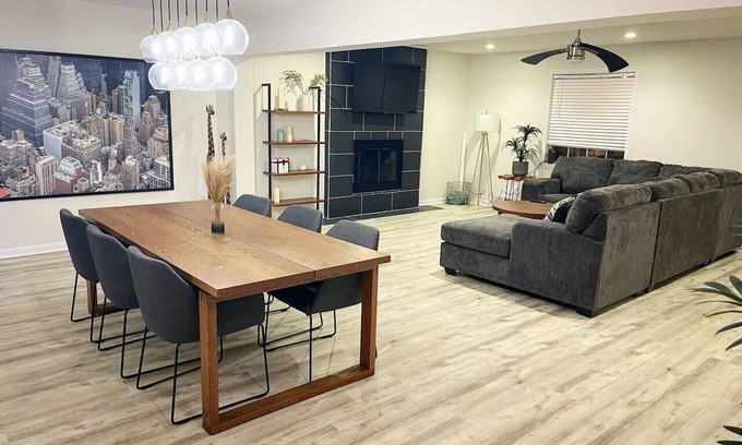 Ellendale House | Stylish 4BR renovated house! location! Game room!