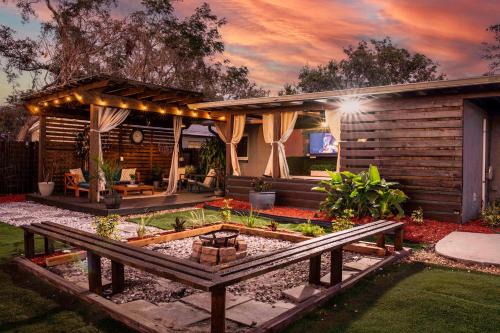 Bearss Plaza House | Stylish 4BR with Outdoor Space, Busch Gardens - Renovated