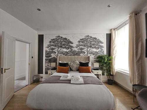 Manchester House | Stylish 5-bed Home With Free Parking Sleeps 12!