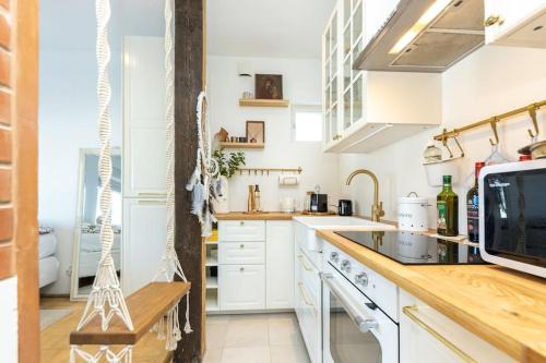 Kesklinn Apartment | Stylish and Cozy Studio Apartment in the Heart of Tallinn