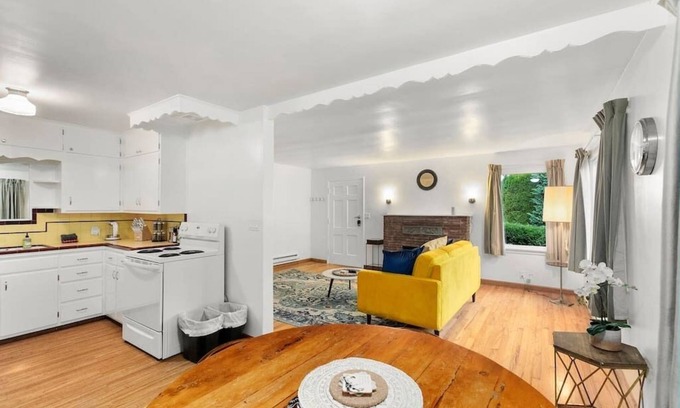 Monroe House | Stylish and Well Appointed in Downtown Monroe.