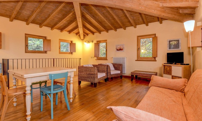 Gavardo Apartment | Stylish Apartment Torretta in Agriturismo Colleincanto