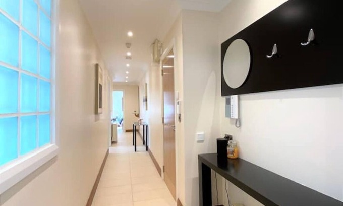 Galway Apartment | Stylish apartment with Jacuzzi Bath, 2 minutes from the ocean