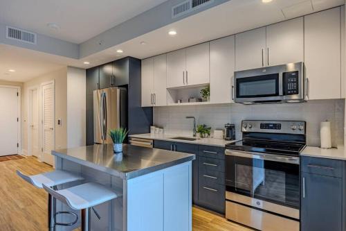 Eisenhower East Apartment | Stylish Apt Near Old Town