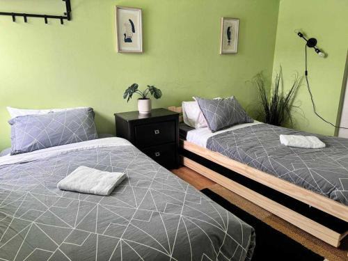 North End Apartment | Stylish City Base for Groups and Families, Unit #4