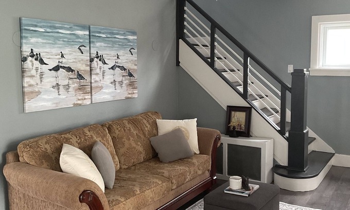 Welland House | Stylish comfort near the falls- family friendly relaxation awaits!