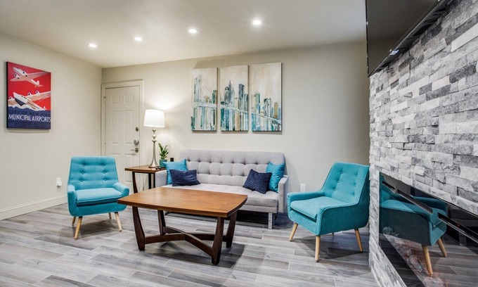 Northeast Dallas House | Stylish Condo near SMU, NorthPark & Greenville Ave with Pool