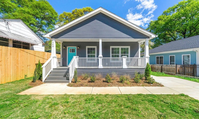 Jefferson Park House | Stylish & Cozy New Bungalow - 10min to Midtown!