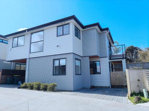 Hillcrest Villa | Stylish Family Retreat in Hillcrest 4 Bedroom and Playroom
