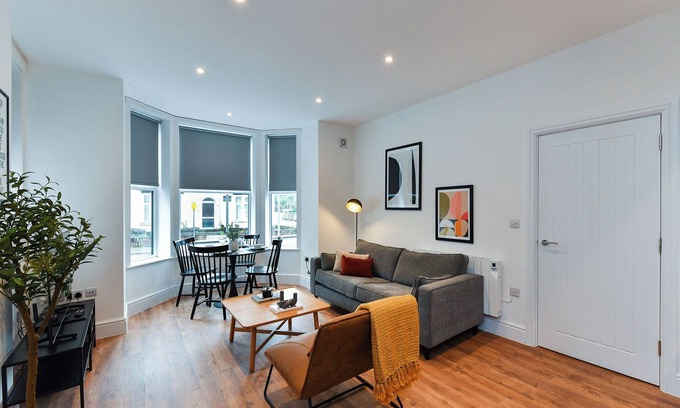 Beeston Apartment | Stylish Flat with En-Suites Near Nature & Amenities