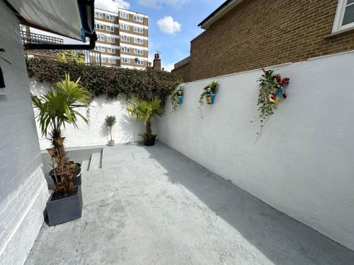 Ravenscourt Park Apartment | stylish Garden-level flat in Chiswick