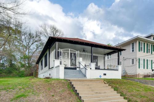 Downtown Jackson House | Stylish Home about 2 Mi to Jackson State and Belhaven!