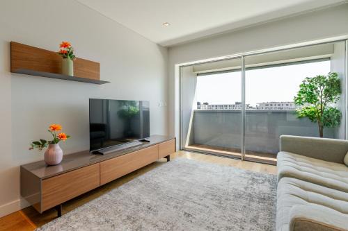 Campanha Apartment | Stylish Home with Balcony & Garage by HostWise