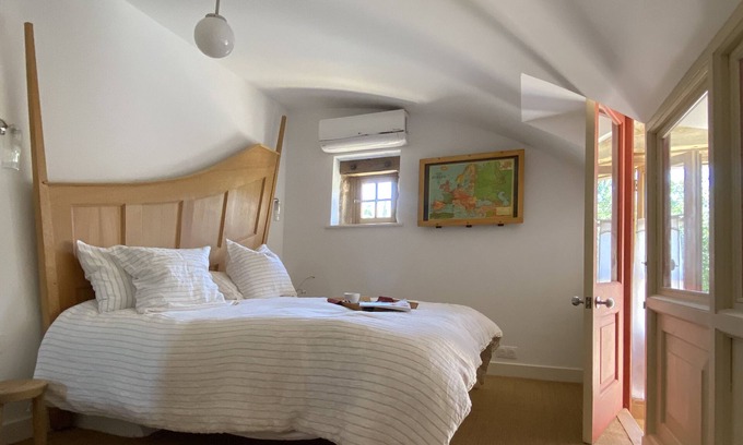 Cordes-sur-Ciel House | Stylish house with fabulous view of the medieval hilltop village Cordes sur Ciel