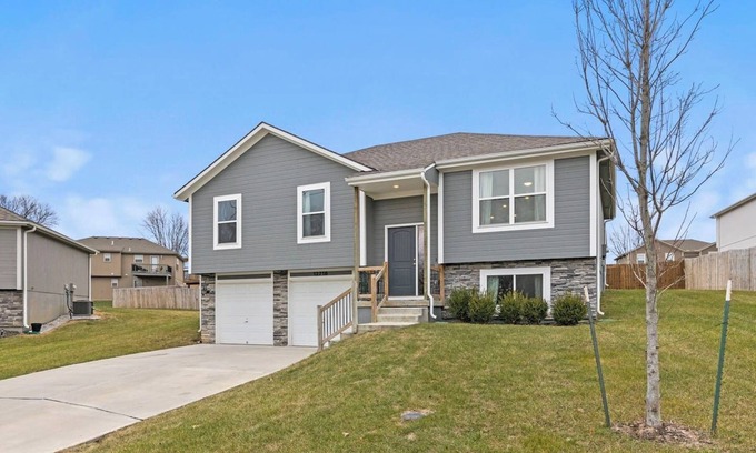 Grandview House | Stylish MidModern 3 Bed New Build - Upper Level/Private Entrance