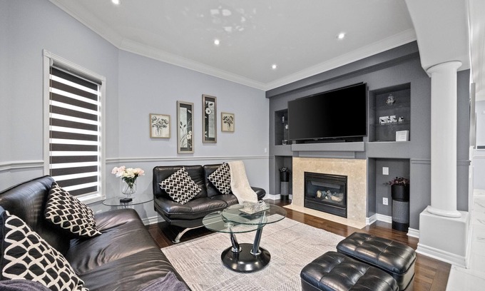 Meadowvale Village House | Stylish Mississauga Stay 4BR- Office + Patio + BBQ