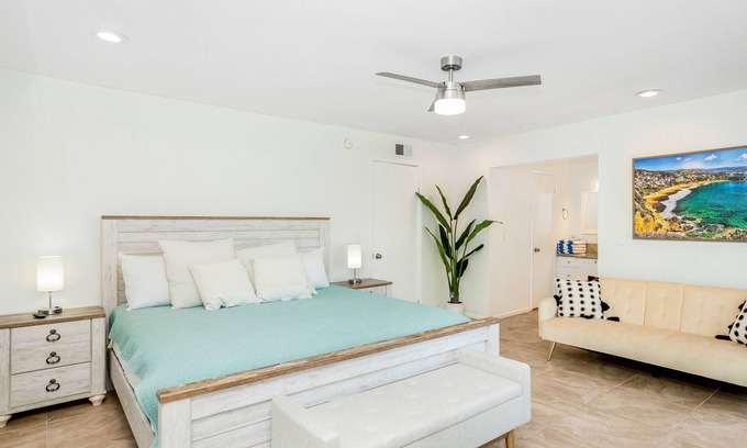 Newport Shores House | Stylish Newport Beach Living - 1 block to Beach