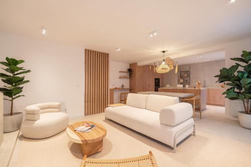 Leixões Apartment | Stylish & Spacious Flat near the Beach by HostWise