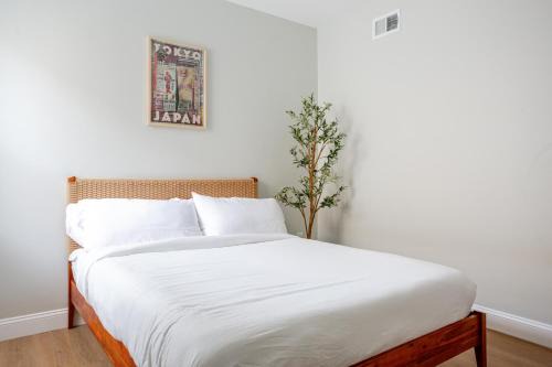 East Passyunk Crossing Apartment | Stylish Stay in Center City, French-Japanese & Minimalist Vibes