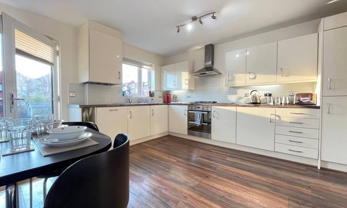 Salford Apartment | Stylish Stay in Vibrant Salford, Manchester!
