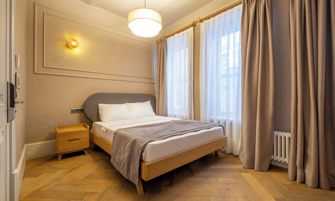 Tophane Apartment | Stylish Studio Apartment in Prime Location