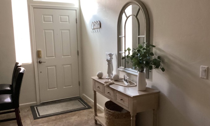 Tucson Apartment | Stylish studio with kitchenette, Private entry. Fast Wi-Fi. & Near to hospitals,