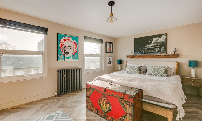 The Lane Apartment | stylish two bedroom flat in Peckham 5 minutes from station