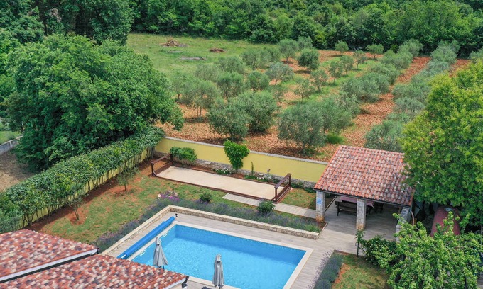 Segotici House | Stylish villa *, pool, 2.5 km from the sea, barbecue, WiFi, free WiFi