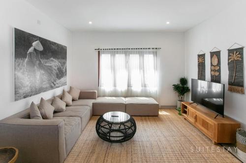 Mengwi Villa | Stylish Villa With Open Grass-field View