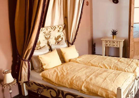 Kojetin Apartment | Stylový historický apartmán se zahradou v srdci Moravy poblíž Kroměříže a Olomouce