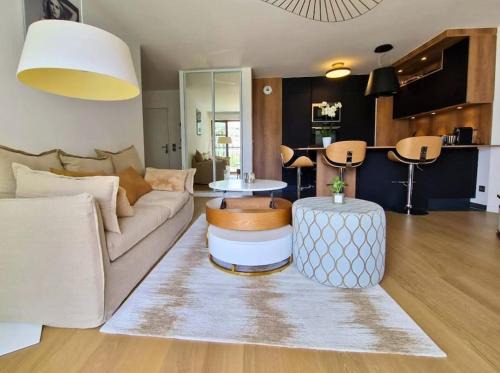 Puteaux Apartment | Sublime appartement 4 étoiles neuf T3 àPuteaux 61m2 proche La Défense, 10m2 de terrasse avec magnifique vue