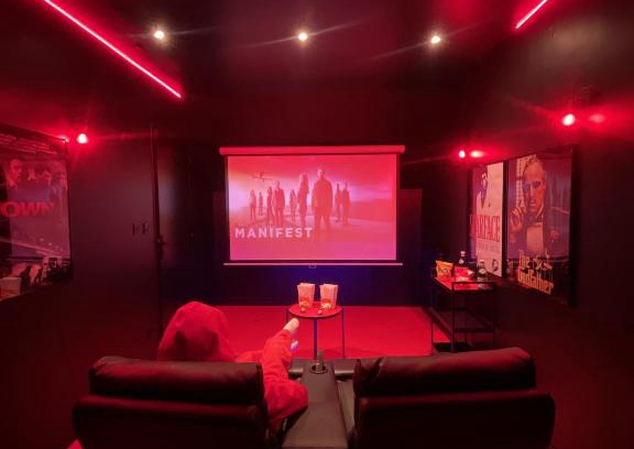 Melun House | Suite cinéma et jacuzzi privé