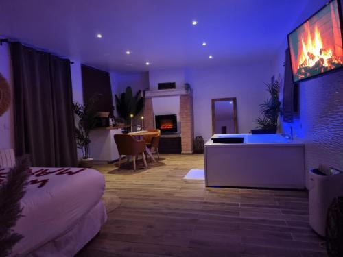 Saint-Prix House | Suite de charme avec JACUZZI illimité et jardin privatif