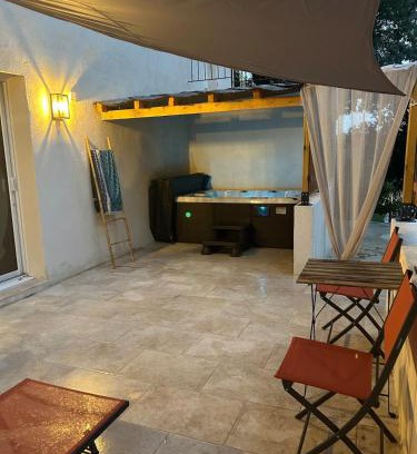 Aix-en-Provence Apartment | Suite jacuzzi