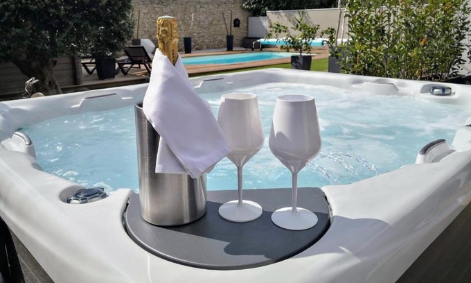 Moussan House | Suite l'inattendu avec Spa privatif et espace bien-être.