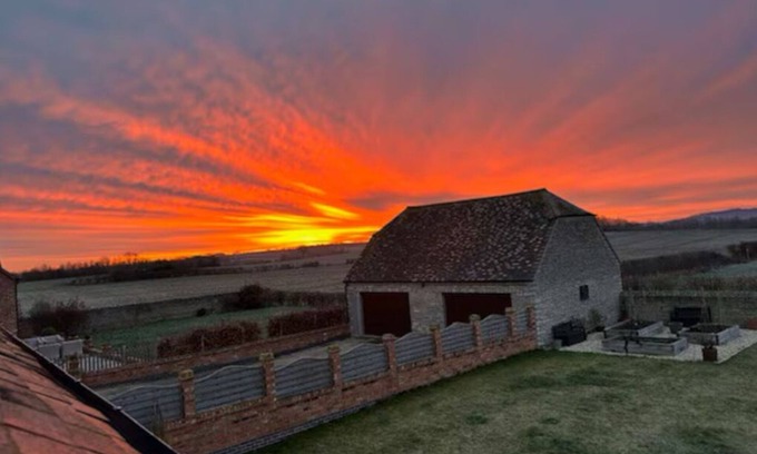 Ardens Grafton Bed & Breakfast | Suite of Three Rooms in a Beautiful Converted Barn in Barton