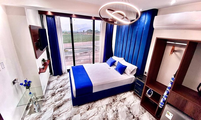 Chancay House | Suite Con Jacuzzi y Balcón by BlueThree Hotel 3✨️ a 7 min de la Plaza de Chancay