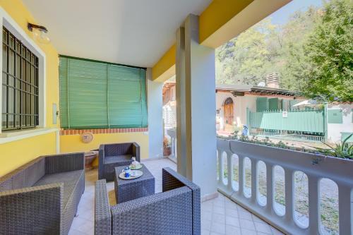 Barbarano Apartment | Suite Perla Salò Terrace 100m from Lake - Happy Rentals