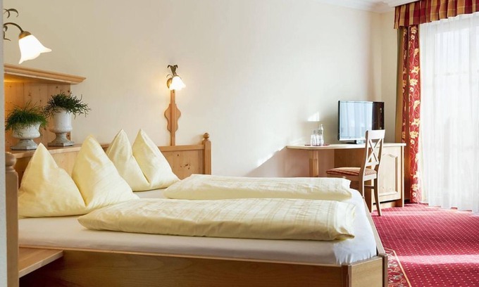 Dorfgastein House | Suite with shower, WC Edelweiss and Großglockner - Untermüllnergut, country hotel