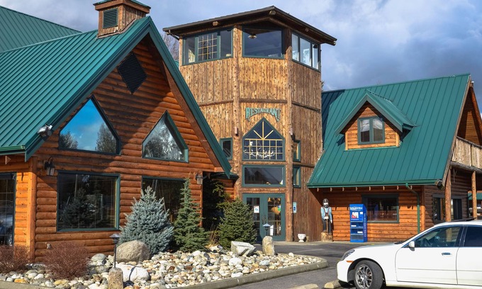 Sumas Hotel | Sumas Mountain Lodge