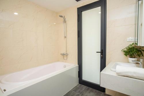 Cong Vi Apartment | Sumitomo19 Linh Lang Serviced Apartments