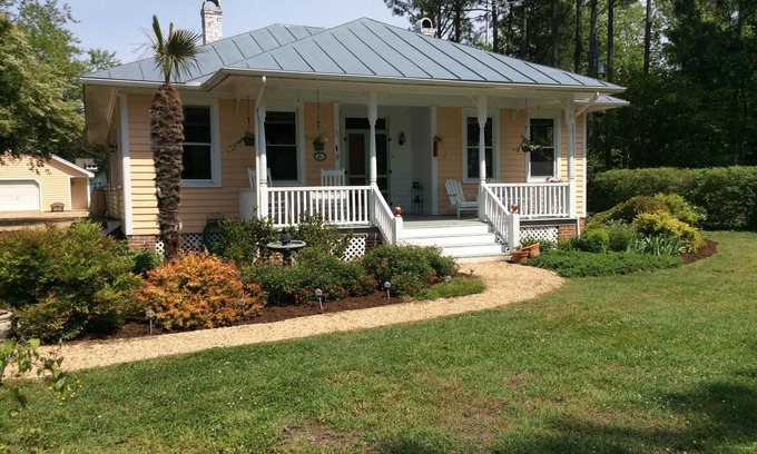Irvington Cottage | Summer at the Rivah in Irvington! Come see for yourself!