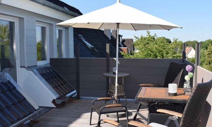 Eutin Apartment | Summer berth - vacation apartment, roof terrace, shower, WC