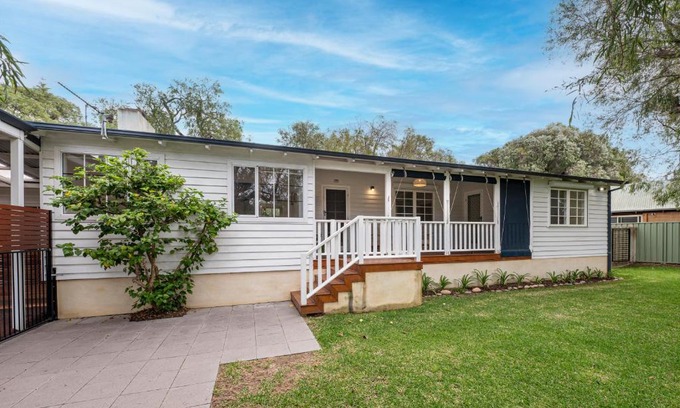 Dunsborough House | Summer Cottage