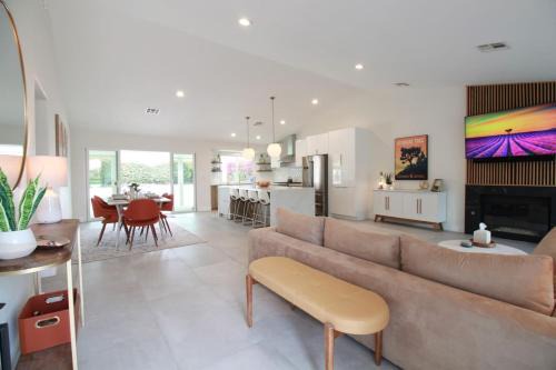 Indian Wells House | Summer fun in Indian Wells. Private Pool, 4BD, 3BA.