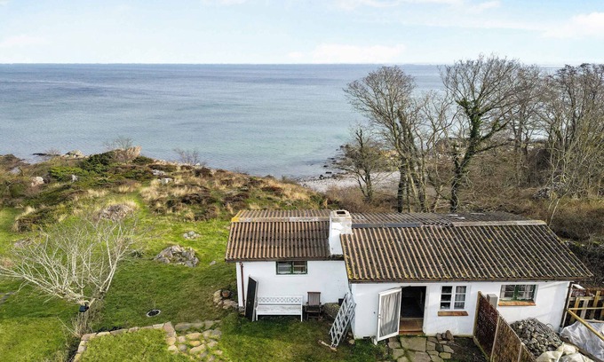 Sandkaas House | Summer house on Bornholm directly by the sea